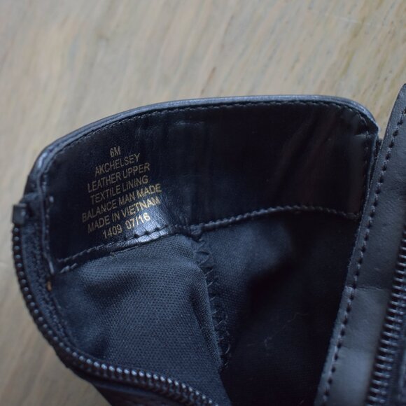 Anne Klein Womens Black Leather Chelsey Zippered Booties Size US 6M - Picture 8 of 8